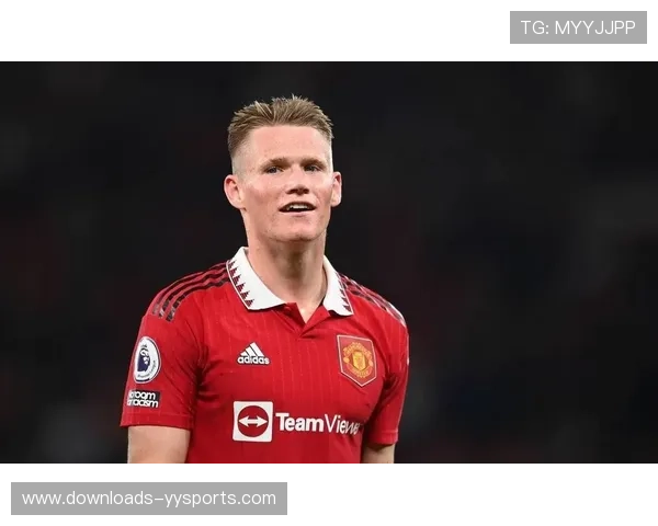 那不勒斯球迷赛后滞留球场，高呼口号支持球队